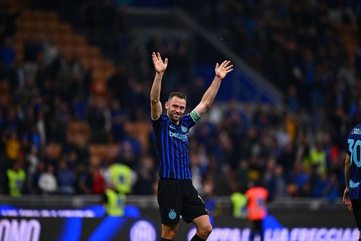 De Vrij, futuro in Italia anche senza rinnovo con l’Inter? Il Monza ci pensa in caso di promozione- immagine 2