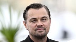 DiCaprio: “Cos’è l’Arsenal?”. La risposta di Özil è tutta da ridere: “Ha più di 25 anni, quindi…”