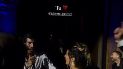VIDEO / Giulia Pastore ha detto sì, la dedica romantica degli 883 cantata da Sandro Tonali