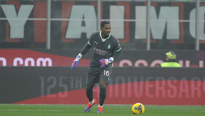 MILAN, ITALY - NOVEMBER 30:  Mike Maignan of AC Milan in action during the Serie A match between Milan and Empoli at Stadio Giuseppe Meazza on November 30, 2024 in Milan, Italy. (Photo by Claudio Villa/AC Milan via Getty Images)  PIER…LA VERITA’ – Maignan senza voto, Mister avanti così - immagine 1