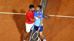 Internazionali d’Italia, Djokovic colpito da una borraccia in testa