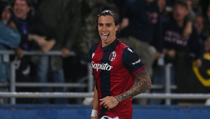 BOLOGNA, ITALY - MAY 20: Riccardo Calafiori of Bologna FC celebrates scoring his team's third goal during the Serie A TIM match between Bologna FC and Juventus at Stadio Renato Dall'Ara on May 20, 2024 in Bologna, Italy. (Photo by Alessandro Sabattini/Getty Images) Serie A, gara folle al Dall’Ara: il Bologna si fa rimontare 3 gol, è 3-3 con la Juve - immagine 1