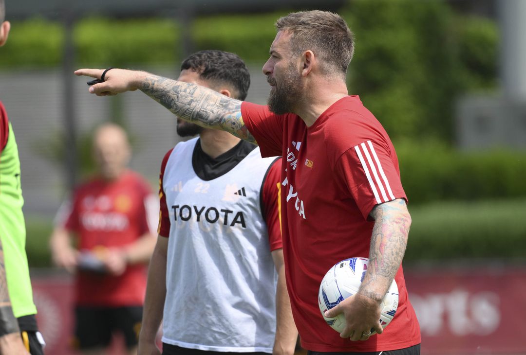 Verso Roma-Genoa, l’allenamento a Trigoria: individuale per Dybala – FOTO GALLERY - immagine 3