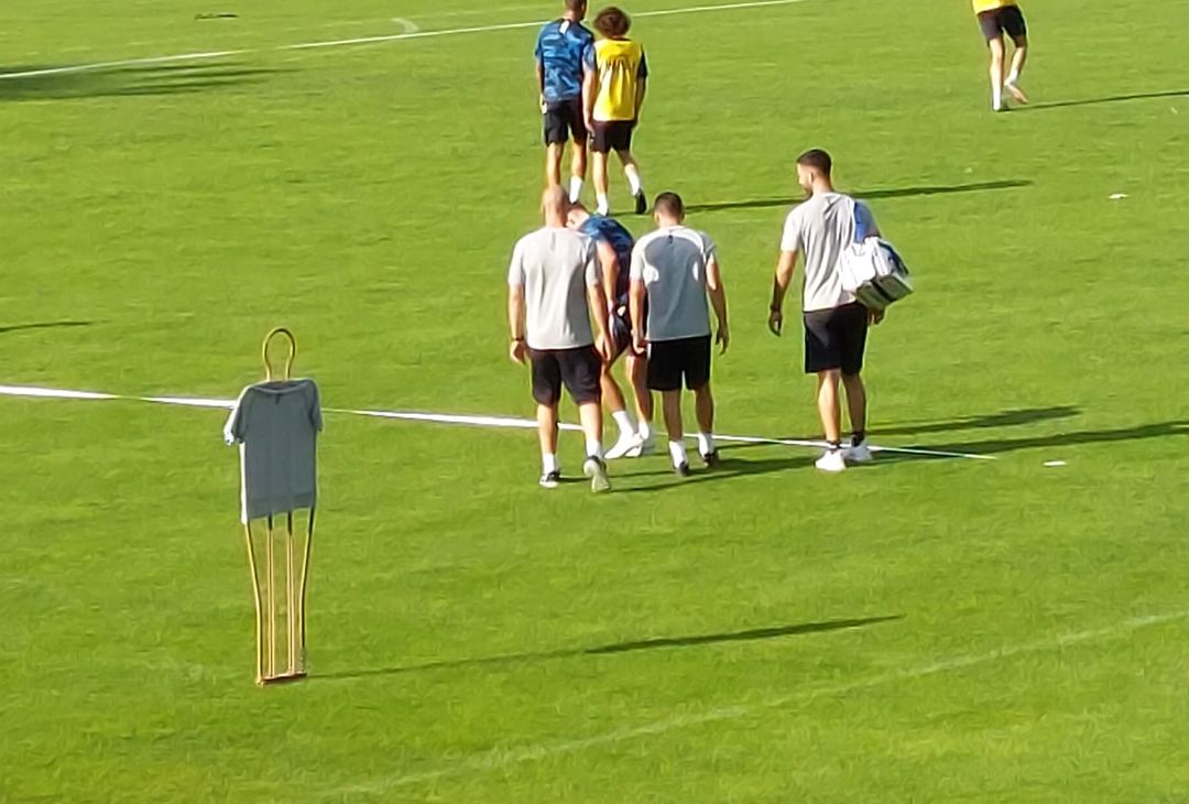 Problema fisico per l'attaccante azzurro durante l'allenamento pomeridiano
