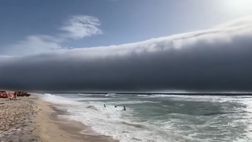VIDEO / Paura in Portogallo, una nube gigantesca invade la spiaggia