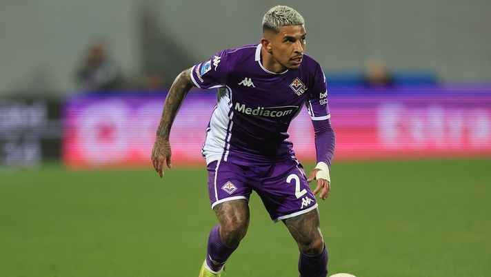 FLORENCE, ITALY - MARCH 22: Domilson Cordeiro dos Santos known as Dodo of ACF Fiorentina in action during the Serie A match between ACF Fiorentina and FC Internazionale at Artemio Franchi on March 22, 2026 in Florence, Italy. (Photo by Gabriele Maltinti/Getty Images) Cor.Fio sul rinnovo di Dodò: “Paratici vuole l’accordo, ma non è semplice” - immagine 1