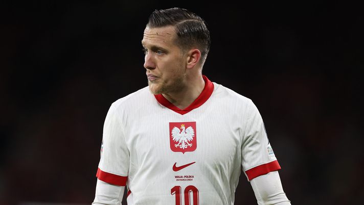 CARDIFF, WALES - MARCH 26: Piotr Zielinsk of Poland during the UEFA EURO 2024 Play-Offs semifinal match between Wales and Poland at Cardiff City Stadium on March 26, 2024 in Cardiff, Wales. (Photo by Michael Steele/Getty Images) (Photo by Michael Steele/Getty Images) Zielinski rivela: “Dovevo trasferirmi al Barça. C’era in piano uno scambio, vi spiego” - immagine 1