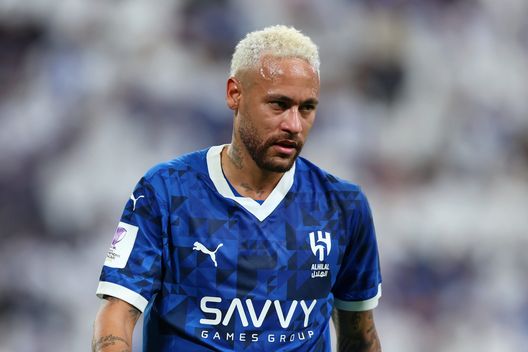 Riyadh, Arabia Saudita - 4 novembre 2024: Neymar con la maglia dell'Al-Hilal. (Foto di Yasser Bakhsh/Getty Images) Neymar, parla il padre: “Tornati per dimostrare solidarietà al Santos”- immagine 2