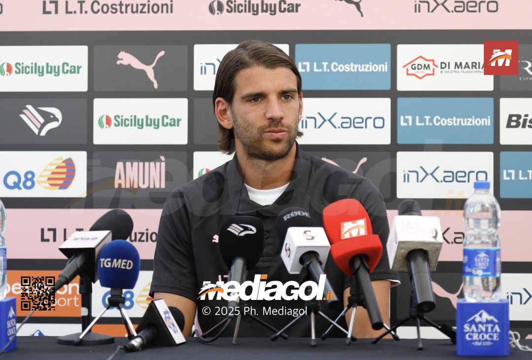 FOTO, Ceccaroni: sorrisi e promesse in conferenza stampa- immagine 1