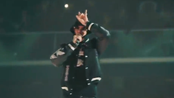 VIDEO / Sfera Ebbasta infiamma l’Allianz Cloud: l’annuncio del nuovo album