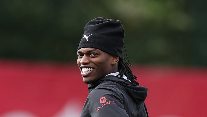CAIRATE, ITALY - SEPTEMBER 25: Rafael Leao of AC Milan looks on during AC Milan training session at Milanello on September 25, 2025 in Cairate, Italy. (Photo by Claudio Villa/AC Milan via Getty Images) Leao