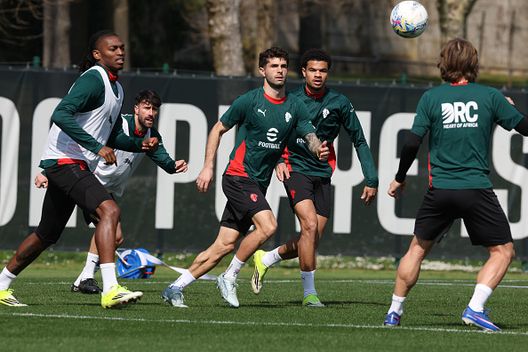 oggi-a-milanello-gimenez-e-rabiot-sul-campo-centrale