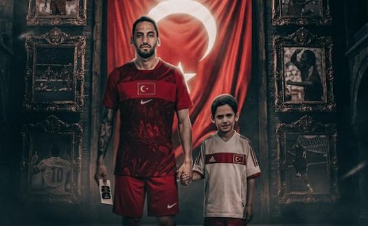La foto postata sui social da Calhanoglu Calhanoglu: “Ci siamo meritati la qualificazione. Speriamo di rendere orgogliosa la Turchia”- immagine 2