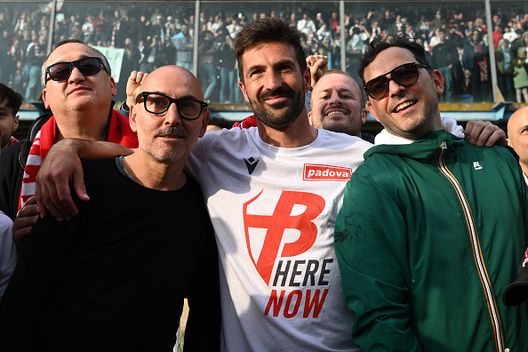 Matteo Andreoletti del Padova esulta al termine della partita di Serie C tra Lumezzane e Padova, il 25 aprile 2025 a Lumezzane, Italia ESCLUSIVA – Andreoletti: “La vittoria è del gruppo”, il tecnico che sta rivoluzionando il Padova- immagine 2