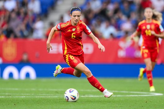 BARCELLONA, SPAGNA- GIUGNO 03: Aitana Bonmati, giocatrice della nazionale spagnola. (Foto di David Ramos/Getty Images) Aitana Bonmati ricoverata per meningite virale: è allerta in Spagna- immagine 2