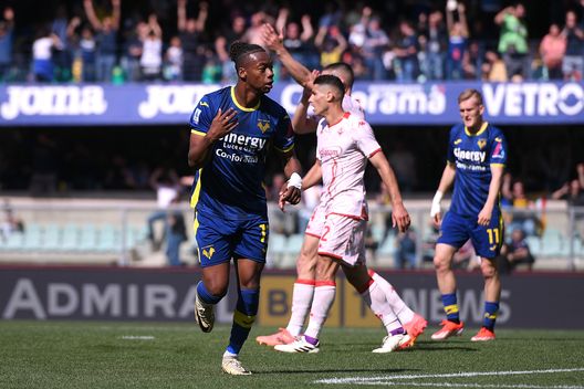 VERONA, ITALY - MAY 05: Tijjani Noslin of Hellas Verona FC celebrates scoring his team's second goal during the Serie A TIM match between Hellas Verona FC and ACF Fiorentina at Stadio Marcantonio Bentegodi on May 05, 2024 in Verona, Italy. (Photo by Alessandro Sabattini/Getty Images) VN – Pagnini sulla seconda rete del Verona: “Manca la giusta immagine”- immagine 2