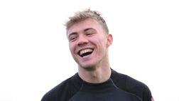 Napoli, Hojlund è atterrato in Italia: domani le visite mediche e poi le firme