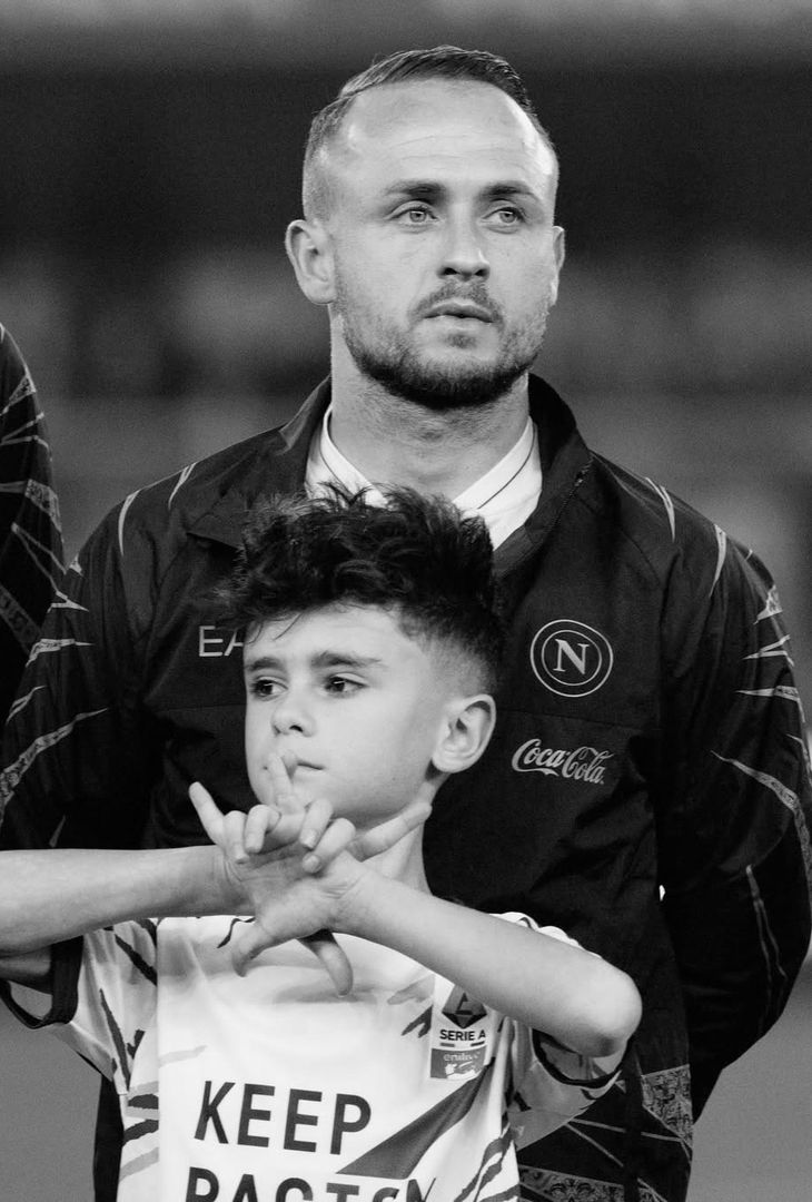 La frustrazione per il pareggio subito al primo tiro in porta e l'emozione di riuscire a portare i tre punti a casa a tempo scaduto: due facce della stessa medaglia che compongono il riassunto 'in bianco e nero' di Hellas Verona-Napoli realizzato dall'admin dell'account Instagram della compagine partenopea.