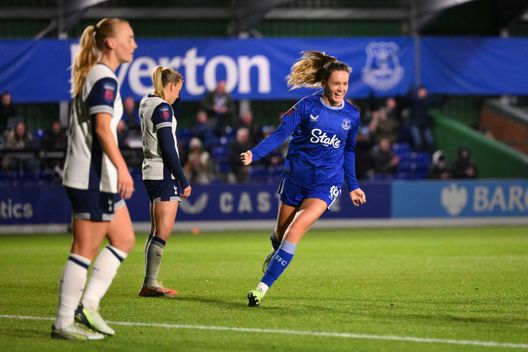 Liverpool, Inghilterra - 29 gennaio 2025: Heather Payne dell'Everton Women esulta dopo aver segnato contro il Tottenham. (Foto di Ben Roberts Photo/Getty Images) L’Everton cambia casa: la squadra femminile approda al Goodison Park- immagine 3