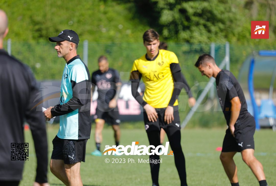 FOTO Ritiro Palermo, day 5 a Ronzone: sorrisi e tattica, presente Bigon (Gallery) - immagine 39