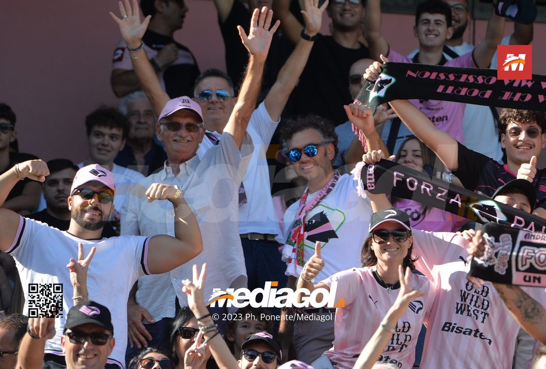 FOTOTIFO Palermo-Sudtirol 2-1, gli scatti ai tifosi al “Renzo Barbera” (GALLERY) - immagine 61