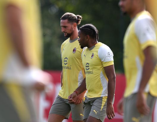 CAIRATE, ITALY - SEPTEMBER 12: Adrien Rabiot of AC Milan in action during AC Milan training session at Milanello on September 12, 2025 in Cairate, Italy. (Photo by AC Milan/AC Milan via Getty Images)  Milan, l’allenamento della squadra: Rabiot e compagni verso il Bologna- immagine 3