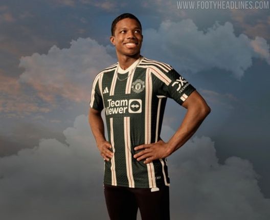 Manchester United, la maglia verde scuro da trasferta “scatena” le proteste dei tifosi- immagine 4