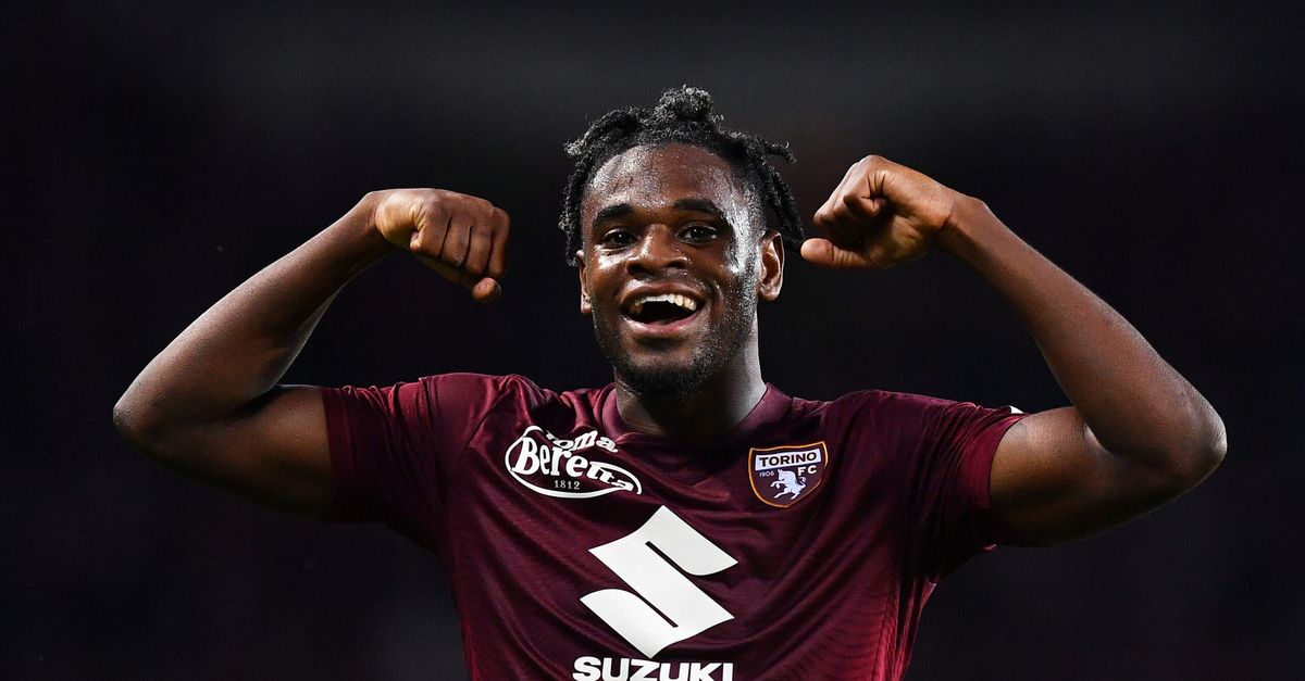 Chi è l’attaccante migliore della Serie A? Risponde Zapata | VIDEO Chi è l’attaccante migliore della Serie A? Risponde Zapata | VIDEO