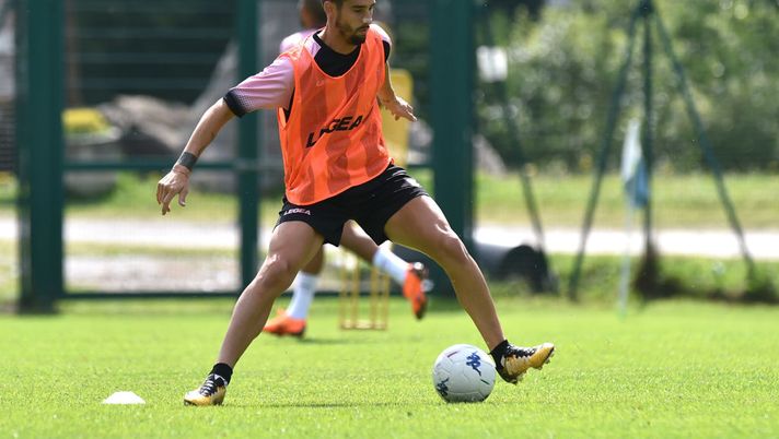 BELLUNO, ITALY - JULY 23: Alessandro Salvi in action during a training session at the US Citta' di Palermo training campon July 23, 2018 in Belluno, Italy. (Photo by Tullio M. Puglia/Getty Images) Cittadella, Salvi: “Piedi per terra, ora viene il difficile. Ecco nostro obiettivo” - immagine 1