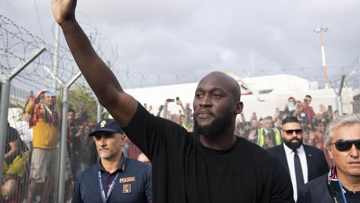 FOTO La divertente accoglienza del Napoli al suo bomber: Big Rom diventa Poseidone! - immagine 1