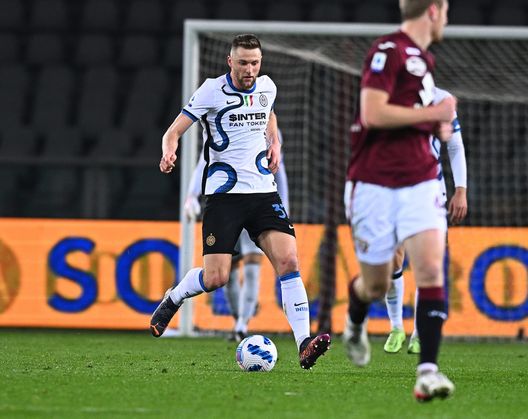 TURIN, ITALY - MARCH 13: Milan Skriniar of FC Internazionale in action during the Serie A match between Torino FC and FC Internazionale at Stadio Olimpico di Torino on March 13, 2022 in Turin, Italy. (Photo by Mattia Ozbot - Inter/Inter via Getty Images ) Inzaghi agguanta Juric, ma perde ai microfoni: sul rigore vittimismo inopportuno- immagine 2