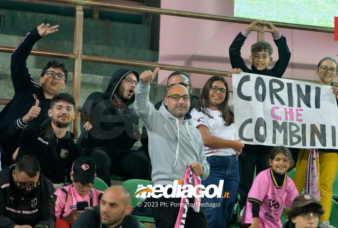 FOTOTIFO Palermo-Brescia 1-0, gli scatti ai tifosi al “Renzo Barbera” (GALLERY) - immagine 37