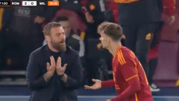 VIDEO / De Rossi, la sfuriata a Llorente è esilarante: “Voi me lo dovete dì!”