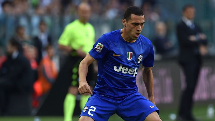 TURIN, ITALY - MAY 09: Romulo Souza of Juventus FC in action during the Serie A match between Juventus FC and Cagliari Calcio at Juventus Arena on May 09, 2015 in Turin, Italy. (Photo by Valerio Pennicino/Getty Images) Romulo svela: “I calciatori facevano scommesse già quando giocavo io” - immagine 1