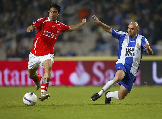 Barcellona, Spagna - 5 aprile 2007: Rui Costa durante una partita di Coppa UEFA contro l'Espanyol. (Foto di Bagu Blanco/Getty Images) Benfica-Sporting, da CR7 a João Félix: i talenti lanciati dalle due squadre- immagine 2