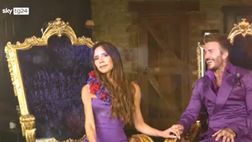 VIDEO / Victoria e David Beckham di nuovo in abiti nuziali