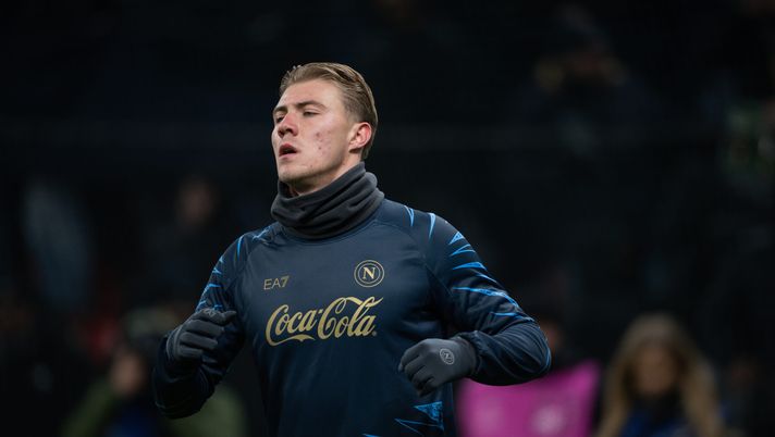COPENHAGEN, DENMARK - JANUARY 20: Rasmus Hojlund warming up before the UEFA Champions League 2025/26 League Phase MD7 match between F.C. Copenhagen and SSC Napoli at Parken Stadium on January 20, 2026 in Copenhagen, Denmark. (Photo by SSC NAPOLI/SSC NAPOLI via Getty Images) Hojlund, periodo nero ma il Napoli ha bisogno di lui: la Juve gli porta bene - immagine 1