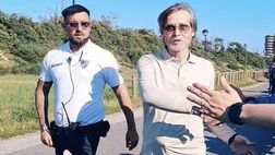 Bagno di folla per Oriali, dà il cinque ai tifosi: poi scatta foto e firma autografi
