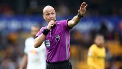 Taylor abita a Manchester e arbitrerà City-Arsenal: è polemica in Inghilterra