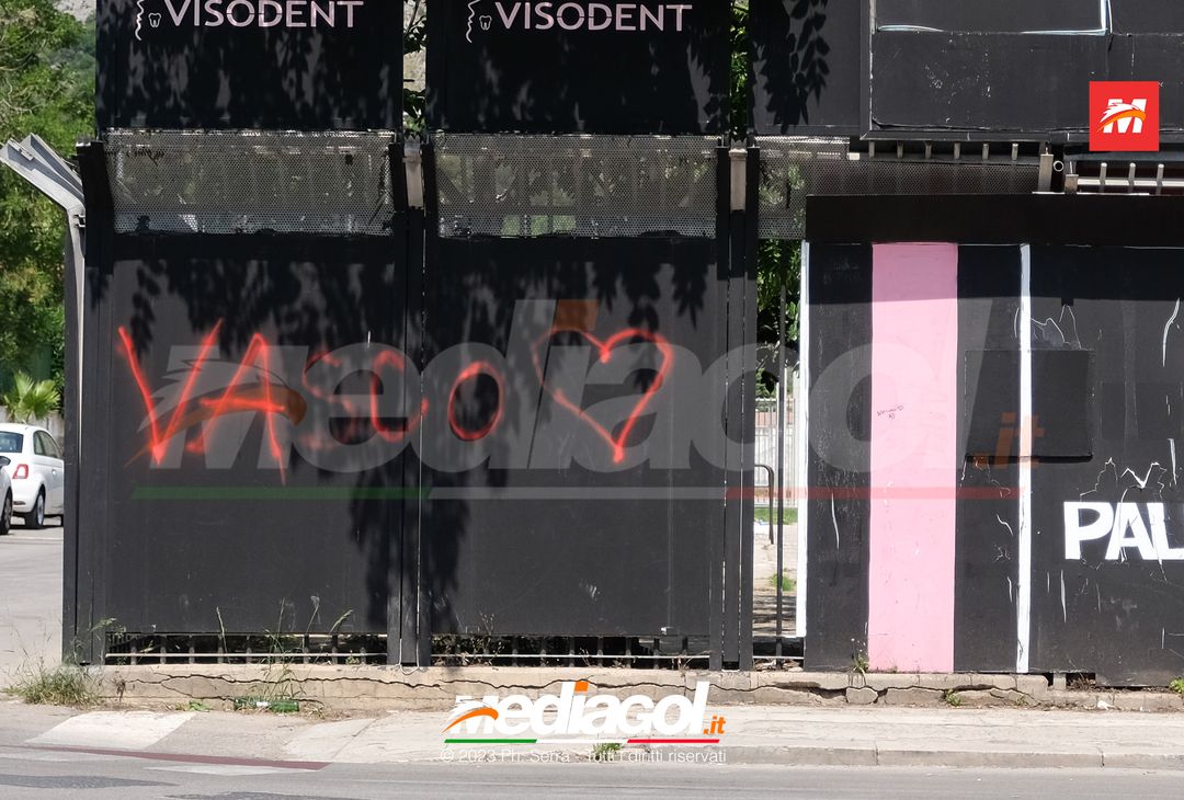 FOTO, “Vasco perdona Palermo” imbrattati i graffiti del ‘Renzo Barbera’ (GALLERY) - immagine 10