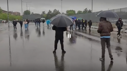 VIDEO / Milan-Inter, atmosfera bagnata fuori San Siro