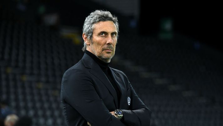 UDINE, ITALY - APRIL 10: Luca Gotti, Head coach of Udinese Calcio looks on during the Serie A match between Udinese Calcio and Torino FC at Dacia Arena on April 10, 2021 in Udine, Italy. Sporting stadiums around Italy remain under strict restrictions due to the Coronavirus Pandemic as Government social distancing laws prohibit fans inside venues resulting in games being played behind closed doors. (Photo by Alessandro Sabattini/Getty Images) gotti