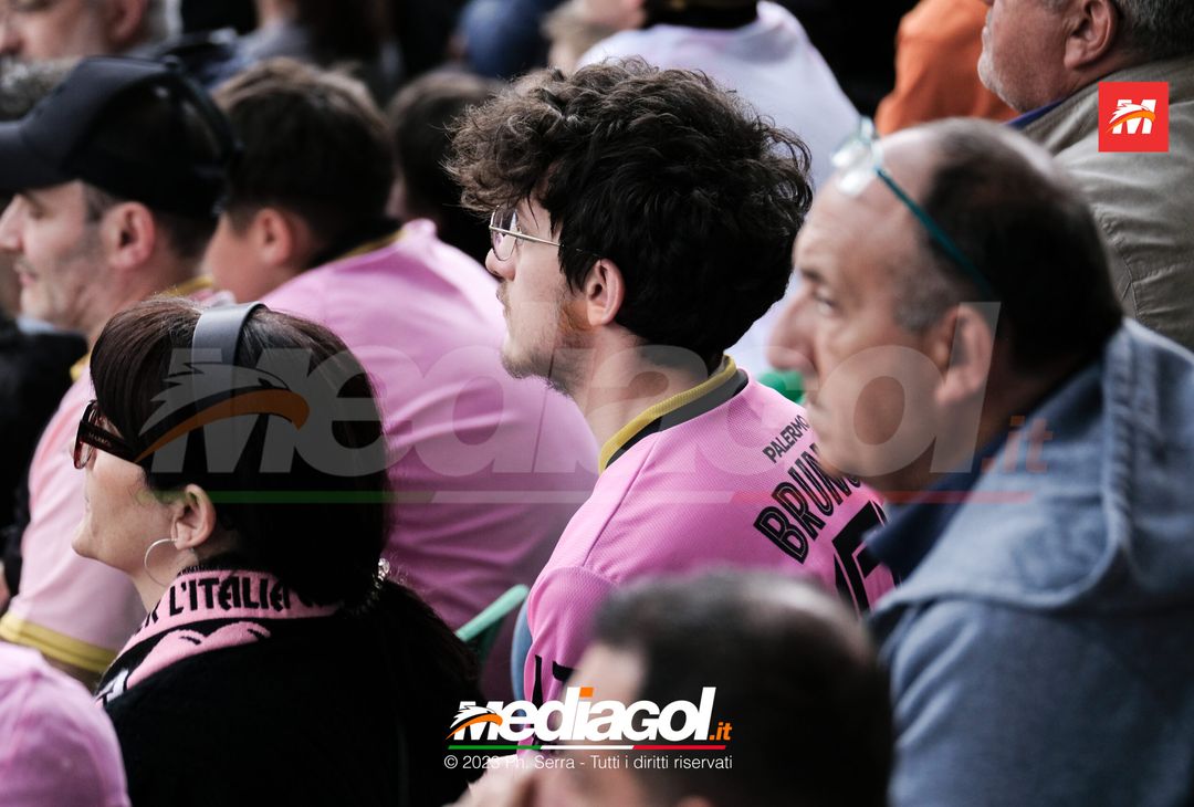 FOTO PALERMO, verso il Cagliari: la carica dei tifosi al “Barbera” (GALLERY) - immagine 18