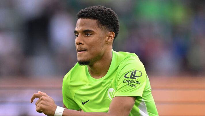 WOLFSBURG, GERMANY - APRIL 07: Amin Sarr of Wolfsburg in action during the Bundesliga match between VfL Wolfsburg and Borussia Mönchengladbach at Volkswagen Arena on April 07, 2024 in Wolfsburg, Germany. (Photo by Stuart Franklin/Getty Images) ESCLUSIVA – Il Verona sta per prendere un’altra punta: Sarr a un passo - immagine 1