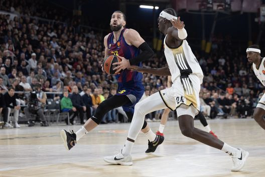 BARCELONA, SPAIN - NOVEMBER 26: Tornike Shengelia, #23 of FC Barcelona in action during the EuroLeague Regular Season Round 13 match between FC Barcelona and LDLC Asvel Villeurbanne at Palau Blaugrana on November 26, 2025 in Barcelona, Spain. (Photo by Rodolfo Molina/Euroleague Basketball via Getty Images) Eurolega, Barcellona-Olympiakos: diretta tv e streaming live del match - immagine 1