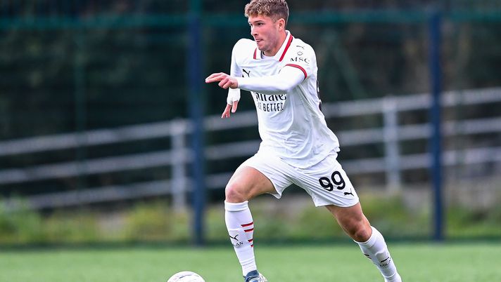 GENOA, ITALY - DECEMBER 7: Filippo Scotti of Milan U20 in action during the Primavera 1 match between Sampdoria U20 and AC Milan U20 at Stadio 3C on December 7, 2024 in Genoa, Italy. (Photo by Ingrid Zambrano - AC Milan/AC Milan via Getty Images)  Il Milan Primavera perde ancora: sconfitta di misura contro la Juve - immagine 1
