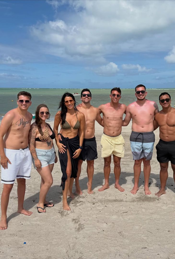 Giovane relax in vacanza: tramonti mozzafiato e divertimento per lui – LA GALLERY - immagine 3