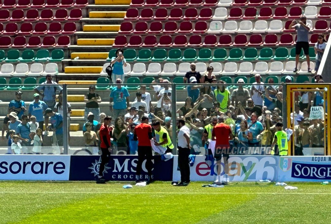 GALLERY Meret, Gollini e Idasiak si concedono spontaneamente agli autografi - immagine 5