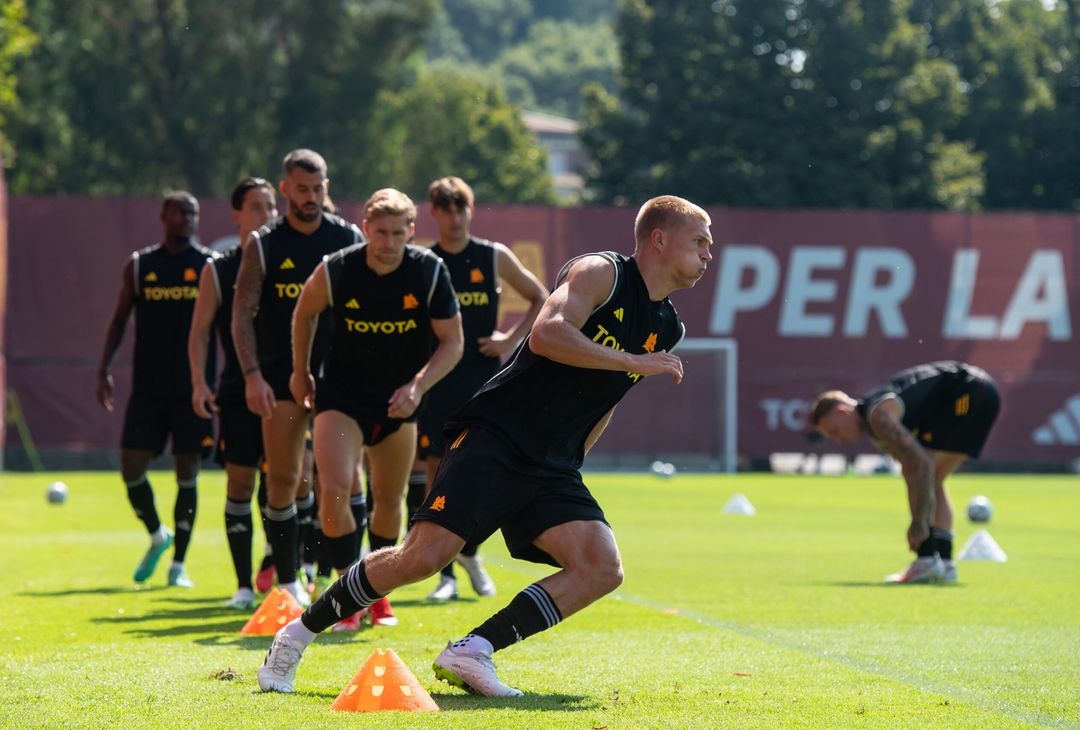 La Roma torna ad allenarsi in vista della sfida contro il Verona – FOTO GALLERY - immagine 6