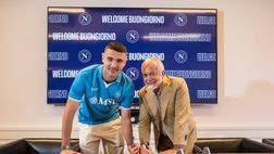 FOTO Buongiorno, inizia l’ambientamento a Napoli: tour nei locali per lui